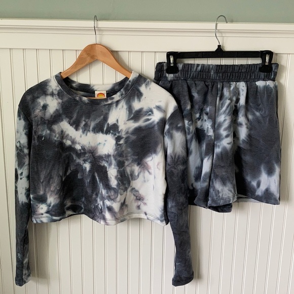 SOLD - NWOT Tie-dye lounge set (top + shorts, size M) - Picture 3 of 5